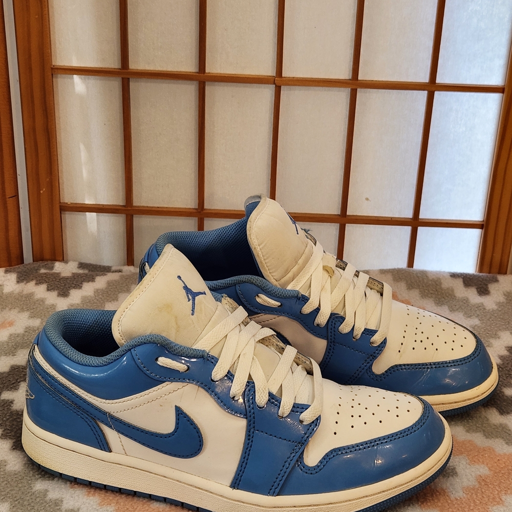 Nike Air Jordan 1 Low - Picture 9 of 10